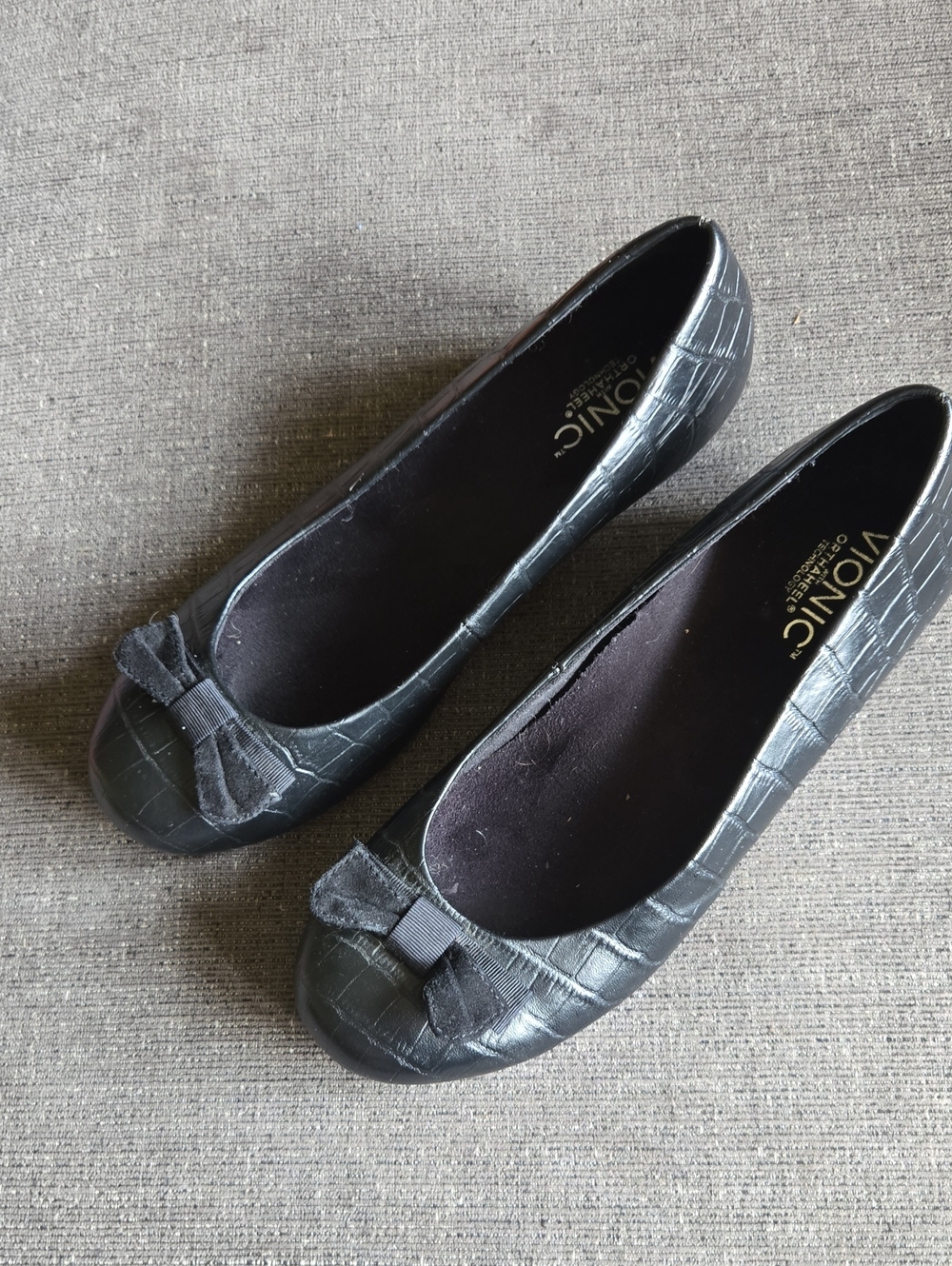 Vionic Black Croc-Embossed Ballet Flats with Bow Accent
